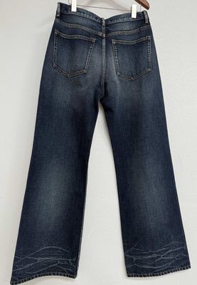 Baixa cintura média alta corte denim para um ajuste universalmente lisonjeiro