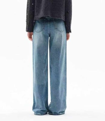 Jeans de pernas largas com cintura alta para uma silhueta clássica e lisonjeira