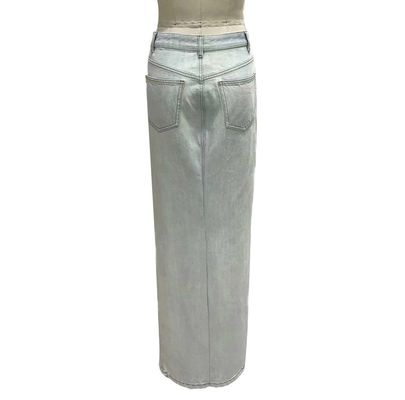 Abaixo de denim de cintura alta para uma silhueta alongada lisonjeira