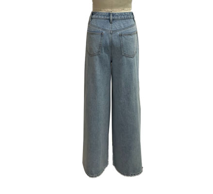Jeans de denim de cintura alta melhoram a cintura para uma silhueta lisonjeira