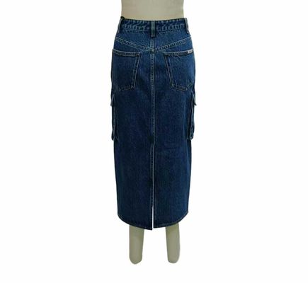Saica de denim escuro com cintura alta para uma silhueta lisonjeira